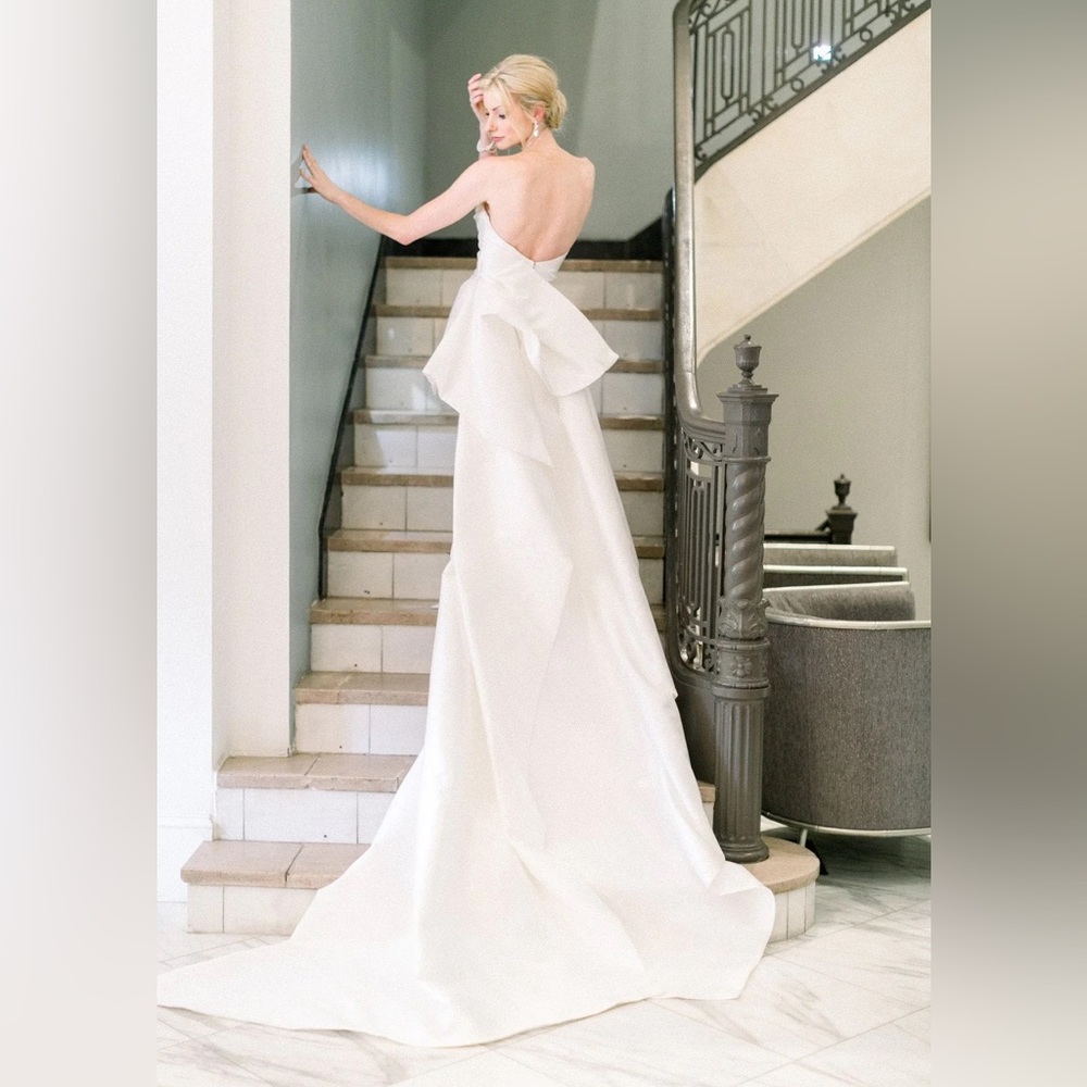 Monique Lhuillier Couture Wedding Gown